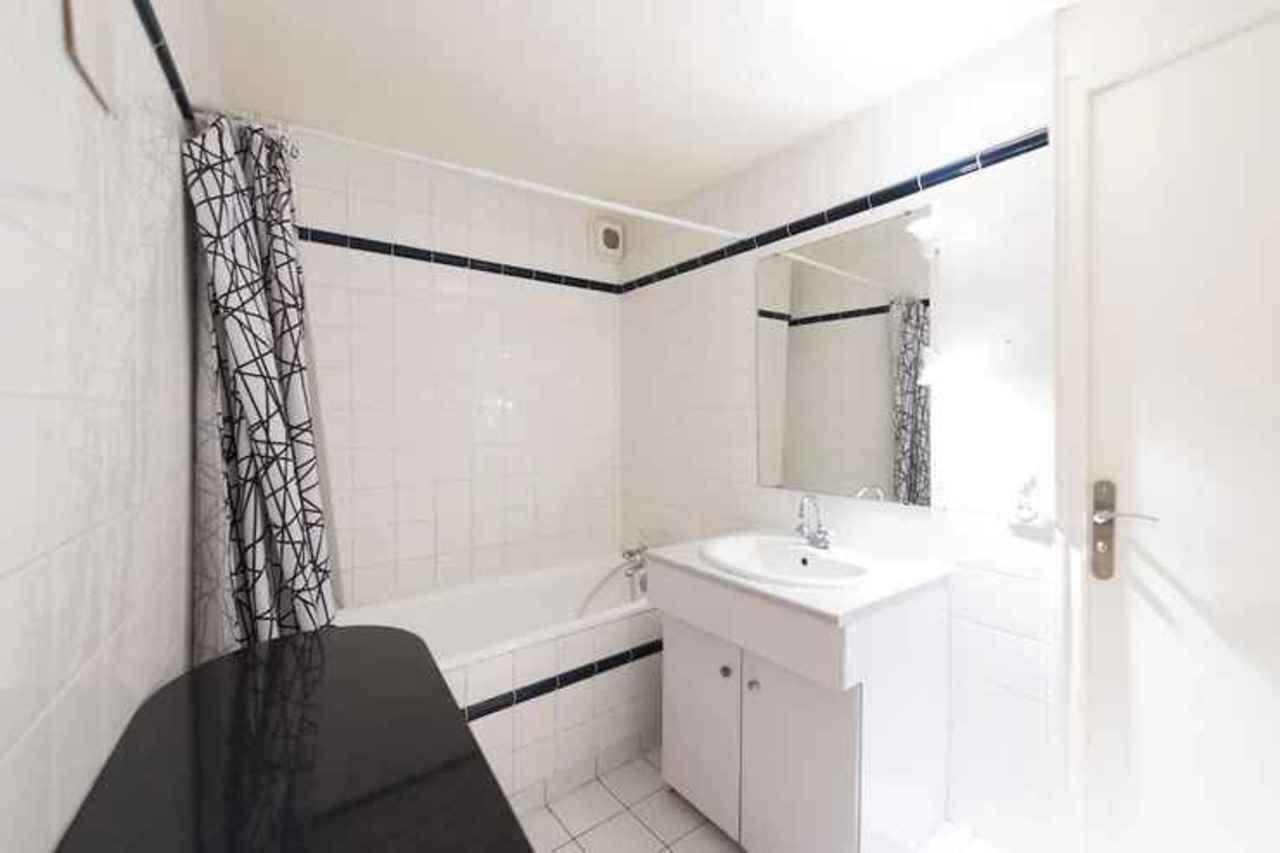 Batignolles Balcony Apartment